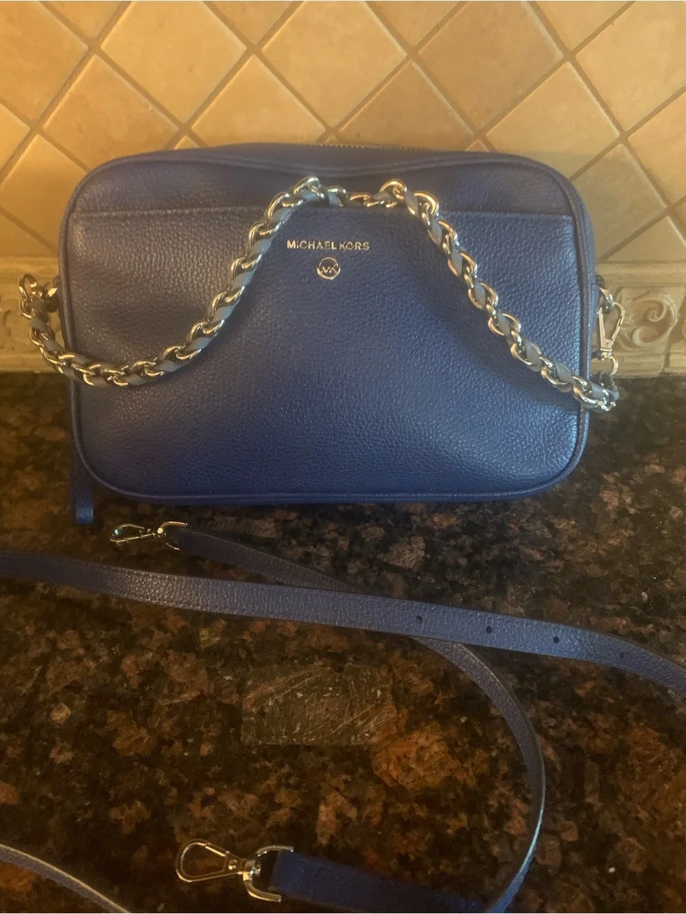 🍂 SALE🐿️ M KORS JET SET XBODY BRAID LEATHER HANDLE BLUE CLASSY W/ BLUE JEANS!